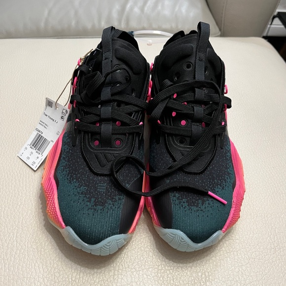 NWT - Adidas Trae Young 3 Basketball Shoes - Youth US 4 / EU 36 / Women 5 - Picture 2 of 9
